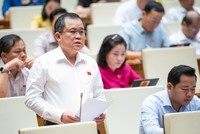 Đại biểu Nguyễn Tâm Hùng (đoàn Bà Rịa - Vũng Tàu) đề nghị không yêu cầu cụ thể quy mô vốn tối thiểu khi Kl99ok phiên bản mới vào ngành dược. 
