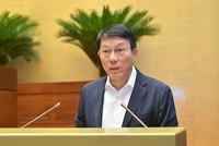 Đại tướng Lương Tam Quang, Bộ trưởng Bộ Công an trình bày Tờ trình dự án Luật sửa đổi, bổ sung một số điều của Bộ luật Hình sự sáng 20/5 (Ảnh: QH)