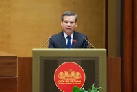 Ông Lê Minh Trí, Chánh án Tòa án nhân dân tối cao trình bày Tờ trình dự án Luật Phá sản (Ảnh: Quốc hội)