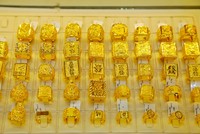 Giá vàng hôm nay ngày 13/4: Vàng giảm gần 1 triệu đồng/lượng