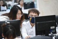 Một phần dòng tiền của nhà Kl99ok phiên bản mới cá nhân chuyển vị thế sang "đứng ngoài quan sát".