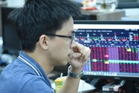 Tâm lý thận trọng bao trùm