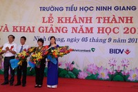 Manulife Việt Nam tài trợ thiết bị giáo dục tại Trường tiểu học Ninh Giang