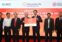 Năm 2018 Hanwha Life Việt Nam sẽ trao tặng 8.149 thẻ Kl99kl phiên bản hoạt động y tế 