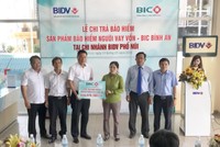 BIC trao hơn 555 triệu đồng tiền Kl99kl phiên bản hoạt động người vay vốn cho khách hàng tại Gia Lai