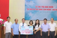 Đại diện Link Vào Nhà Cái KL99 COM Tặng +199k 99Kl99 trực tiếp đá gà chi nhánh tỉnh Phú Thọ, Chính quyền địa phương, Chi nhánh BIDV Hùng Vương và BIC trao tiền Kl99kl phiên bản hoạt động cho thân nhân khách hàng