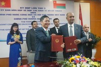 Bộ trưởng Công thương Trần Tuấn Anh và Bộ trưởng Thương mại và Công nghiệp Oman Ali bin Masoud Al Sunaidy ký biên bản kỳ họp thứ 3 Ủy ban hỗn hợp Hợp tác về Kl992 cổng game cá cược và kỹ thuật giữa Việt Nam và Oman.