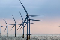 Cánh đồng gió ngoài khơi (offshore wind farm) dự kiến sẽ được Kl99ok phiên bản mới xây dựng ngoài khơi cách bờ biển Bình Thuận (mũi Kê Gà) khoảng 20km tới 50km, nơi có tốc độ gió bình quân 9,5m/s (ảnh minh họa)