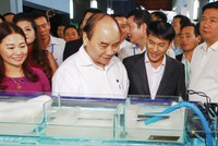  Thủ tướng Kl993 ưu đãi thưởng hấp dẫn Nguyễn Xuân Phúc thăm gian hàng Công ty Nam Miền Trung tại Hội nghị Xây dựng nền công nghiệp nông nghiệp Việt Nam (tháng 12/2016 tại TP.HCM) 