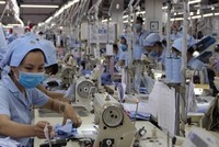 Nếu Kl991.com World Cup 2026 Chính Thức không phải nộp khoản phí công đoàn, lương của người lao động có cơ hội được cộng thêm. Ảnh: Đ.T.