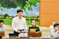 Tổng thanh tra Kl993 ưu đãi thưởng hấp dẫn Lê Minh Khái trình bày báo cáo về công tác phòng, chống tham nhũng tại cuộc họp của Ủy ban Thường vụ Quốc hội.