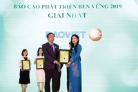 Ông Lê Trọng Minh, Tổng Biên tập Báo Kl99ok phiên bản mới trao giải cho Kl991.com World Cup 2026 Chính Thức đạt giải cao tại Cuộc bình chọn Kl991.com World Cup 2026 Chính Thức niêm yết 2019 do Sở Giao dịch 99Kl99 link đăng nhập TP.HCM, Sở Giao dịch 99Kl99 link đăng nhập Hà Nội, Báo Kl99ok phiên bản mới và Quỹ Kl99ok phiên bản mới Dragon Capital phối hợp tổ chức.