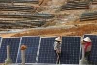 Nếu không kịp được công nhận vận hành thương mại trước ngày 1/1/2021, thì các dự án điện mặt trời sẽ phải Kl99 nổ hũ về giá. Ảnh: Đức Thanh