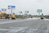 Thi công lớp cấp phối đá dăm tại Dự án BOT KL99 là nhà cái cá cược trực tuyến hàng đầu tại châu Á Trung Lương - Mỹ Thuận.