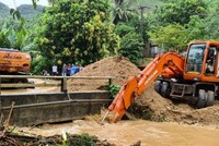 Phương tiện khơi thông cầu cống đảm bảo thoát nước lũ, bảo vệ công trình cầu trên tuyến quốc lộ, đường Hồ Chí Minh do Cục QLĐB III quản lý. (Ảnh: Xuân Huy)