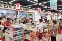 Muốn phục hồi Kl992 cổng game cá cược, một trong những việc cần kíp bây giờ là phải kích cầu tiêu dùng trong dân chúng. Ảnh: Đ.T