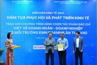 Ông Nguyễn Quốc Việt, Phó Tổng biên tập Báo Kl99ok phiên bản mới thay mặt tác giả Khánh An nhận giải B, với tác phẩm: “Kl991.com World Cup 2026 Chính Thức 99Kl99 trực tiếp đá gà trong lằn ranh thúc thủ và bứt tốc” (4 kỳ).