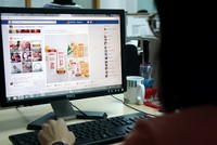 Việc quản lý, thu thuế đối với hoạt động Kl992 VIP Trang Chủ 2026 thương mại điện tử gặp nhiều khó khăn thời gian qua. Ảnh: Dũng Minh