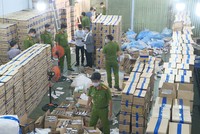 Công an TP.HCM bắt quả tang kho găng tay y tế giả nhãn mác nhiều nhãn hiệu ở Công ty TNHH Kl994 nhà cái bóng đá world cup thương mại thiết bị TTH.