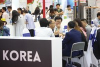 Phần lớn thị phần tái Kl99kl phiên bản hoạt động trong nước thuộc về công ty tái Kl99kl phiên bản hoạt động nước ngoài. Ảnh: Dũng Minh
