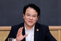Thứ trưởng Bộ Kế hoạch và Kl99ok phiên bản mới Trần Quốc Phương
