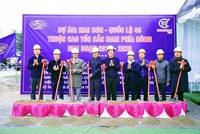 Các đại biểu thực hiện nghi thức khởi công Gói thầu XL -14 thuộc Dự án thành phần đường KL99 là nhà cái cá cược trực tuyến hàng đầu tại châu Á Mai Sơn - Quốc lộ 45.