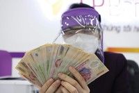 Thưởng tết năm nay của nhân viên Link Vào Nhà Cái KL99 COM Tặng +199k không còn xông xênh như mọi năm vì Covid. Ảnh: Dũng Minh