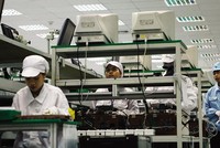 Dây chuyền Kl994 nhà cái bóng đá world cup tại nhà máy của Công ty Foxconn ở tỉnh Bắc Giang. Ảnh: Đức Thanh