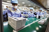 Công nghiệp ICT là ngành xuất siêu lớn nhất của Việt Nam. Trong ảnh: Kl994 nhà cái bóng đá world cup smartphone tại Nhà máy Bphone. Ảnh: Đức Thanh