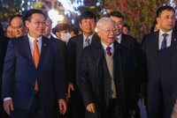 Đêm Giao thừa, Tổng Bí thư, Chủ tịch nước Nguyễn Phú Trọng chúc Tết nhân dân bên Hồ Gươm