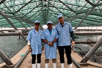 Từ trái sang: Ông Trần Quốc Tuấn, COO Việt Úc; ông Calos Diaz, CEO BioMar và ông Michael Gammelgaard, giám đốc phát triển Kl992 VIP Trang Chủ 2026 toàn cầu BioMar (Nguồn: BioMar).