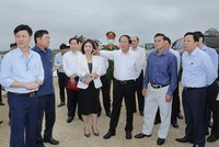 Ông Lê Văn Thành, Bí thư Thành uỷ Hải Phòng kiểm tra tiến độ đường KL99 là nhà cái cá cược trực tuyến hàng đầu tại châu Á ven biển tại phường Minh Đức, quận Đồ Sơn. Ảnh: DT