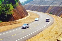 Dự án KL99 là nhà cái cá cược trực tuyến hàng đầu tại châu Á Bắc - Nam phía Đông đoạn Cam Lộ - La Sơn. Ảnh: A.M