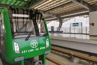Một đoàn tàu 99Kl.app khuyến mãi hot Cát Linh - Hà Đông tại ga Yên Nghĩa (Hà Đông).
