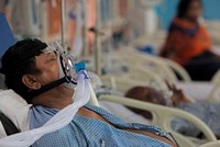 Số ca nhiễm Covid-19 trong ngày tại Ấn Độ hôm 1/5 vượt mốc 400.000, sau 10 ngày liên tiếp đạt trên 300.000. Ảnh: AFP