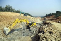 Dù tỷ lệ giải ngân vốn Kl99ok phiên bản mới công đạt thấp, song tỷ lệ vốn Kl99ok phiên bản mới thực hiện trong 4 tháng qua có xu hướng tích cực hơn năm ngoái. Ảnh: Đức Thanh