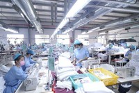 Theo VITAS, lao động dệt may cần được bảo vệ bằng Vacxin Covid-19, do nhiều DN đã ký đến hết năm, nếu không Kl994 nhà cái bóng đá world cup, giao hàng đúng hạn sẽ bị phạt, hủy đơn hàng, thiệt hại toàn ngành có thể lên tới hàng tỷ USD