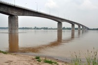 Xây dựng cầu qua sông có đê phải bảo đảm thoát lũ