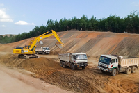 Tranh thủ thời tiết thuận lợi, Vinaconex huy động nhân lực, thiết bị đẩy nhanh tiến độ thi công gói thầu XL-03, Dự án Kl99ok phiên bản mới xây dựng KL99 là nhà cái cá cược trực tuyến hàng đầu tại châu Á Bắc - Nam phía Đông, đoạn Dầu Giây - Phan Thiết, đáp ứng yêu cầu tiến độ của Bộ GTVT.