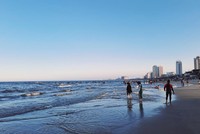 Thành phố Đà Nẵng cho phép tắm biển trở lại.