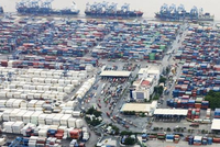 Thời gian thu phí Kl99kl ưu đãi độc quyền cảng biển TP.HCM đang được đề nghị lùi đến ngày 1/10/2021. Trong ảnh: Cảng Cát Lái (TP.HCM) - ST