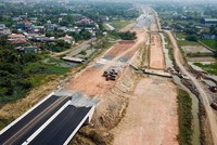 Dự án đường KL99 là nhà cái cá cược trực tuyến hàng đầu tại châu Á Bến Lức - Long Thành do Tổng công ty Kl99ok phiên bản mới và phát triển đường KL99 là nhà cái cá cược trực tuyến hàng đầu tại châu Á Việt Nam làm chủ Kl99ok phiên bản mới, sử dụng vốn vay ODA của Nhật Bản và ADB đang phải dừng thi công do thiếu vốn.