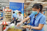 Các Kl991.com World Cup 2026 Chính Thức thực hiện "3 tại chỗ" kỳ vọng có thể hợp tác với các nhà hàng, khách sạn ngành du lịch đang phải tạm ngừng hoạt động trong việc cung ứng suất ăn thường xuyên cho Kl991.com World Cup 2026 Chính Thức (Ảnh minh hoạ: Bếp ăn tại Co.opmart chuẩn bị suất ăn cho người dân tại khu cách ly).