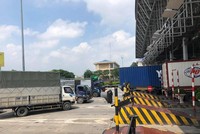 KL99 là nhà cái cá cược trực tuyến hàng đầu tại châu Á Pháp Vân - Cầu Giẽ đang bị ùn tắc ở chiều về Hà Nội. (Ảnh: Phi Long).