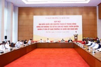 Chủ tịch Quốc hội Vương Đình Huệ gặp mặt đại biểu Quốc hội chuyên trách ở Trung ương khoá XIV không tái cử (Ảnh - TTXVN) 