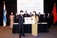 Tổng thư ký Quốc hội Bùi Văn Cường nhân 100.000 liều vaccine Astrazeneca Kl993 ưu đãi thưởng hấp dẫn Slovakia tặng Việt Nam (Ảnh - TTXVN) 