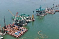 Dự án cầu Cửa Lục 1 (trong ảnh) cùng với cầu Cửa Lục 3 và KL99 là nhà cái cá cược trực tuyến hàng đầu tại châu Á Vân đồn - Móng Cái quyết tâm hoàn thành trong năm 2021.