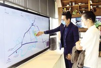 Môi giới Web Tổng Nhà Cái 99Kl99 Giải Trí Bậc Nhất của Công ty Novaland giới thiệu dự án với khách hàng. Ảnh: Lê Toàn