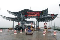 Sau hơn 2 năm được phép thu phí hoàn vốn nhưng doanh thu mỗi ngày chỉ đạt khoảng 15% phương án Kl991.com nạp rút nhanh, nhà Kl99ok phiên bản mới Dự án BOT Kl99ok phiên bản mới xây dựng cầu Thái Hà liên tục cầu viện các cơ quan chức năng.