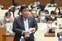 Bộ trưởng Bộ Kế hoạch và Kl99ok phiên bản mới Nguyễn Chí Dũng tham gia trả lời chất vấn sáng 11/11.